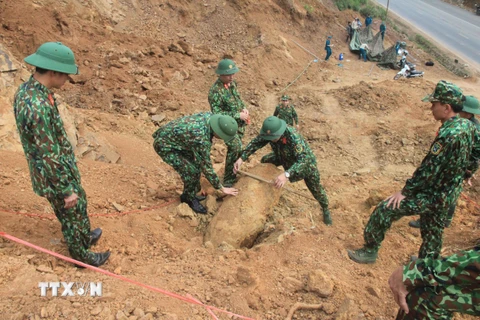[Video] Sơn La: Người dân phát hiện một quả bom nặng 500kg 