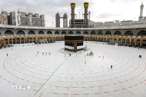 Đền thờ Lớn ở Thánh địa Mecca, Saudi Arabia ngày 28/7/2020. (Ảnh: AFP/TTXVN)