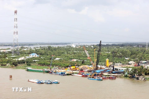 Dự án xây dựng cầu Mỹ Thuận 2 bắc qua sông Tiền, nối 2 tỉnh Tiền Giang và Vĩnh Long được khởi công tháng 3/2020, dự kiến hoàn thành vào năm 2023. (Ảnh: Huy Hùng/TTXVN)