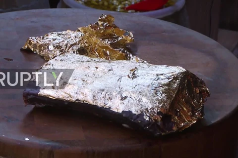 [Video] Độc đáo món thịt bò dát vàng 24k ở Thổ Nhĩ Kỳ