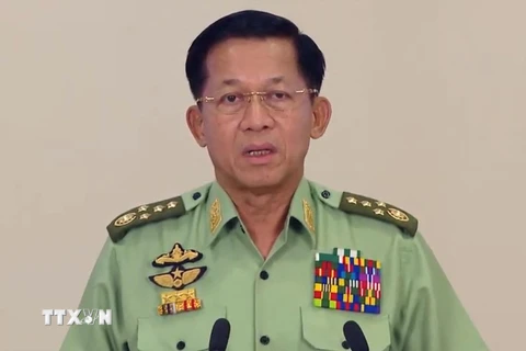 Tư lệnh Lực lượng vũ trang Myanmar, Tướng Min Aung Hlaing trong bài phát biểu trên truyền hình ngày 8/2/2021. (Ảnh: AFP/TTXVN)