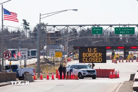 Biên giới Canada - Mỹ tại khu vực Lansdowne, Ontario, Canada, đóng cửa ngày 22/3/2020 trong bối cảnh dịch COVID-19 lan rộng. (Ảnh: AFP/ TTXVN)
