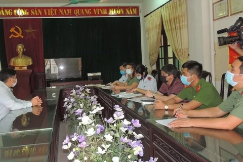 Cơ quan chức năng tỉnh Hà Nam làm việc với ông T.V.T. (Ảnh: laodong.vn)