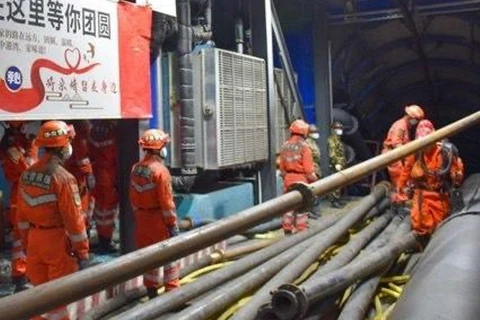 Đội cứu hộ đang nỗ lực giải cứu 21 thợ mỏ mắc kẹt. (Ảnh: Xinhua) 