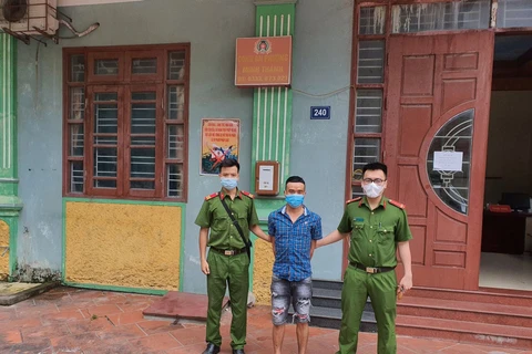 Đối tượng Nguyễn Văn Hán bị lực lượng công an bắt giữ. (Nguồn: congly.vn)