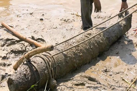 Quả bom MK 82-500LB có trọng lượng khoảng 227 kg được phát hiện dưới lòng sông Thạch Hãn. (Nguồn: sggp.org.vn)