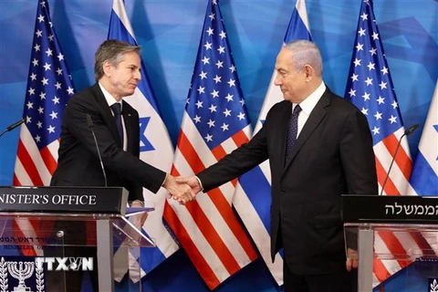 Thủ tướng Israel Benjamin Netanyahu (phải) và Ngoại trưởng Mỹ Antony Blinken trong cuộc họp báo chung tại Jerusalem ngày 25/5/2021. (Ảnh: THX/TTXVN)