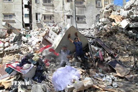 Cảnh đổ nát sau cuộc không kích của Israel xuống thành phố Gaza ngày 19/5/2021. (Ảnh: THX/TTXVN)
