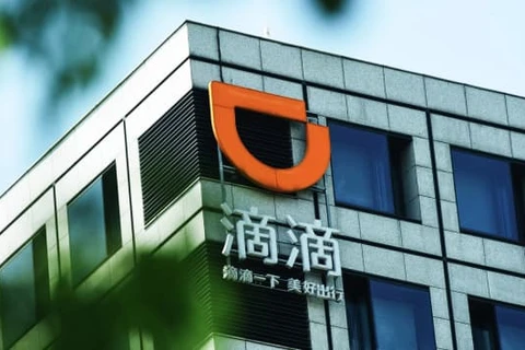 Logo của hãng chia sẻ xe Didi Chuxing được trưng bày trên một tòa nhà ở Hàng Châu, tỉnh Chiết Giang phía đông Trung Quốc. (Nguồn: Getty)