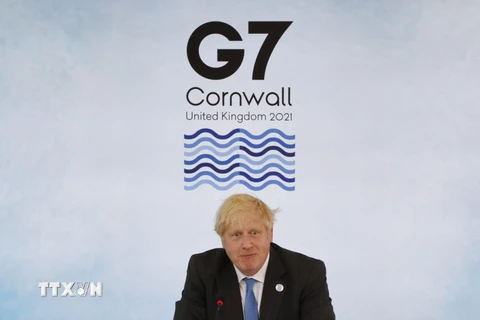 Thủ tướng Anh Boris Johnson chủ trì một phiên họp của Hội nghị thượng đỉnh Nhóm Các nước công nghiệp phát triển hàng đầu thế giới (G7) tại Vịnh Carbis, Cornwall (Anh) ngày 11/6/2021. (Ảnh: AFP/TTXVN)
