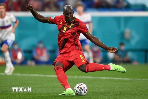 Tiền đạo đội tuyển Bỉ Romelu Lukaku ghi bàn thắng mở tỷ số trận đấu. (Ảnh: AFP/TTXVN)