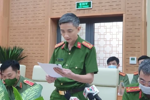 Đại diện C01 công bố thông tin liên quan đến ông Nguyễn Duy Linh. (Nguồn: thanhnien.vn)