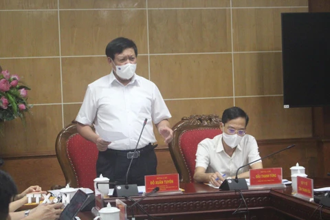Thứ trưởng Đỗ Xuân Tuyên lưu ý Thanh Hóa phải làm tốt công tác phòng chống dịch trong các khu công nghiệp và các khu nhà trọ có đông công nhân lưu trú. (Ảnh: Hoa Mai/TTXVN)