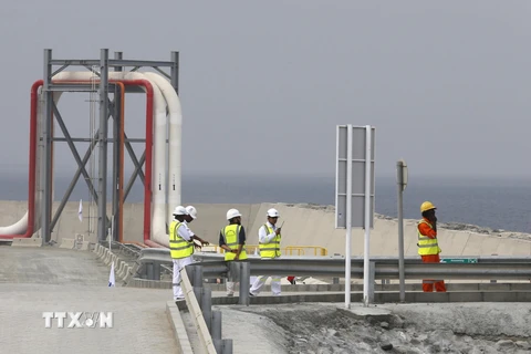 Hệ thống đường ống dẫn dầu tại Fujairah, Các Tiểu vương quốc Arab Thống nhất (UAE). (Ảnh: AFP/TTXVN)