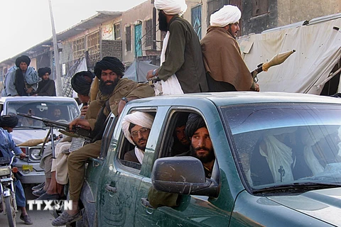 Các tay súng Taliban tại huyện Sangin, tỉnh Helmand, Afghanistan. (Ảnh: AFP/TTXVN)