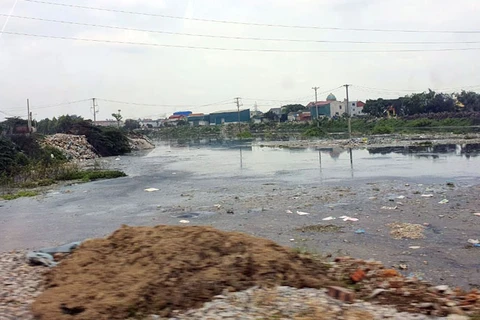 Các doanh nghiệp vi phạm xả thải gây ô nhiễm nguồn nước. (Nguồn: baobacninh.com.vn)