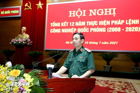 Đại tướng Phan Văn Giang, Ủy viên Bộ Chính trị, Phó Bí thư Quân ủy Trung ương, Bộ trưởng Bộ Quốc phòng phát biểu tại hội nghị. (Ảnh: Phạm Kiên/TTXVN)