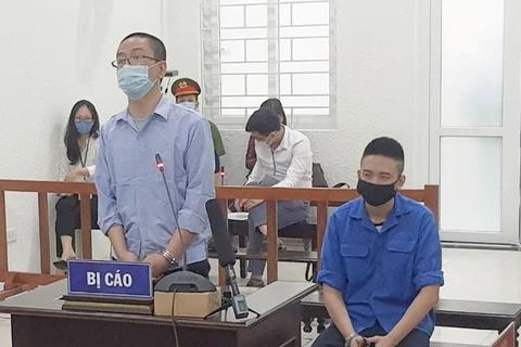 Hai bị cáo tại phiên xét xử. (Nguồn: hanoimoi.com.vn)