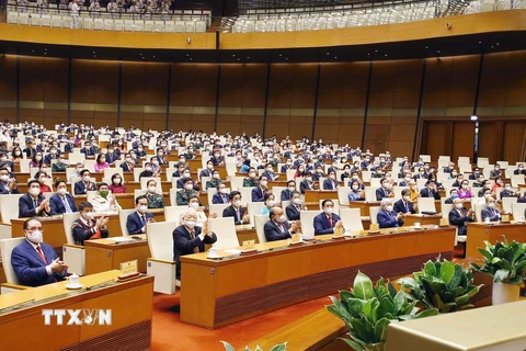 Lãnh đạo Đảng, Nhà nước và đại biểu Quốc hội dự bế mạc kỳ họp. (Ảnh: Doãn Tấn/TTXVN)