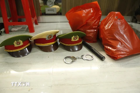 Các tang vật thu giữ tại nhà thuê của đối tượng Dương Hoàng Việt Anh. (Ảnh: TTXVN phát)