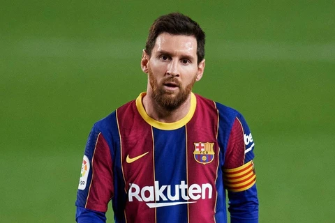 [Video] Messi thảnh thơi ở Barcelona, mặc cho cổ động viên PSG chờ đợi