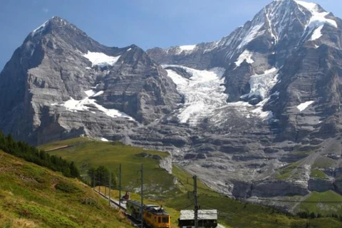 Các sông băng Eiger, Guggi và Giesen được chụp gần Jungfrau trong dãy Alps ở Wengen, Thụy Sĩ. (Nguồn: Reuters)