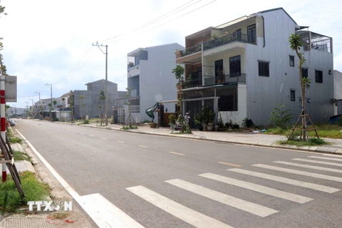 Những khu tái định cư ở phường Hương Sơ, thành phố Huế, của dự án có tỷ lệ xây dựng nhà của người dân rất cao. (Ảnh: Đỗ Trưởng/TTXVN)