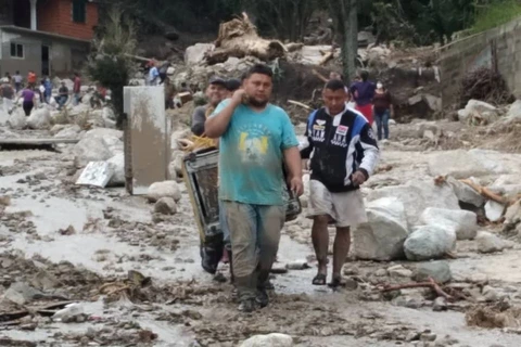 Một con đường đầy bùn sau trận lũ quét ở Tovar, bang Merida, Venezuela ngày 25/8. (Nguồn: Reuters)