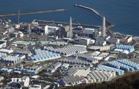 Các bể nước thải có chứa phóng xạ đã qua xử lý tại nhà máy điện hạt nhân Fukushima Daiichi, Nhật Bản, ngày 8/1/2021. (Nguồn: Kyodo/TTXVN)