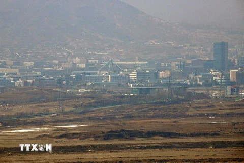 Quang cảnh khu công nghiệp chung liên Triều Kaesong tại thị trấn Kaesong, Triều Tiên. (Ảnh: AFP/TTXVN)