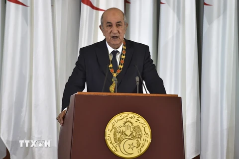 Tổng thống Algeria Abdelmadjid Tebboune phát biểu tại một sự kiện ở thủ đô Algiers. (Ảnh: AFP/TTXVN)