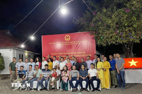 Cộng đồng người Việt tại Tanzania và Burundi tham dự Lễ kỷ niệm 76 năm Quốc khánh Việt Nam tại Dar es Salaam ngày 5/9/2021. (Ảnh: Đình Lượng/TTXVN)