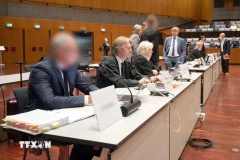 Người ngoài cùng bên trái là 1 trong số 4 cựu quản lý của tập đoàn sản xuất ôtô Volkswagen tại phiên xét xử ở Braunschweig, miền bắc nước Đức, ngày 16/9/2021. (Ảnh: AFP/TTXVN)