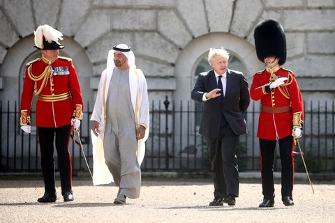 Thủ tướng Anh Boris Johnson và Thái tử Sheikh Mohammed bin Zayed al-Nahyan của UAE tại London ngày 16 tháng 9 năm 2021. (Nguồn: Reuters)