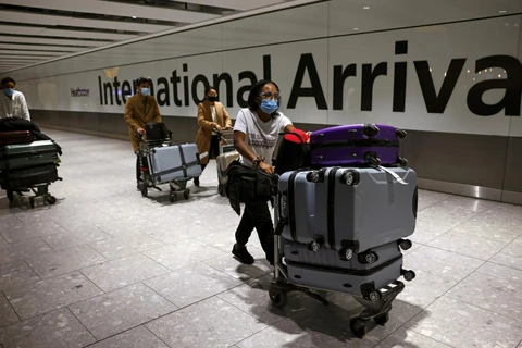 Du khách tại sân bay quốc tế Heathrow. (Nguồn: Reuters)