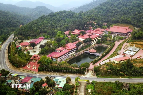 Thiền viện Trúc Lâm Yên Tử nằm trên núi Yên Tử, thuộc Khu di tích lịch sử và danh thắng Yên Tử là một điểm đến thu hút du khách thập phương. (Ảnh: Thành Đạt - TTXVN)