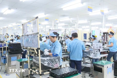 Dây chuyền sản xuất camera của Công ty TNHH Sunny Opotech Việt Nam tại Khu công nghiệp Yên Bình, Thái Nguyên. (Ảnh: Hoàng Nguyên/TTXVN)