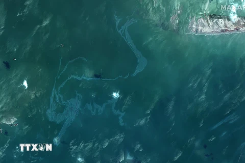 Hình ảnh vệ tinh cho thấy vệt dầu loang bị rò rỉ từ đường ống dẫn ở ngoài khơi bang Louisiana, miền Nam nước Mỹ ngày 5/9/2021. (Ảnh: AFP/TTXVN)