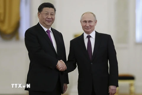 Chủ tịch Trung Quốc Tập Cận Bình (trái) và Tổng thống Nga Vladimir Putin (phải) tại cuộc gặp ở Moskva, Nga ngày 5/6/2019. (Ảnh: AFP/TTXVN)
