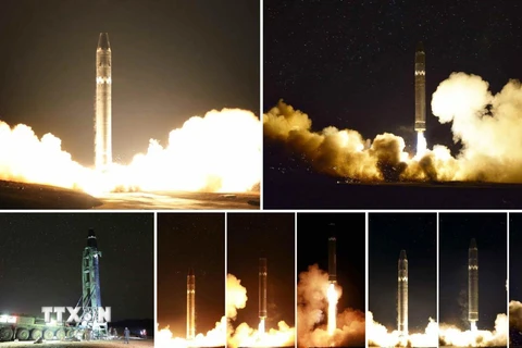 Tên lửa đạn đạo liên lục địa Hwasong-15 của Triều Tiên được phóng thử ngày 29/11/2017. (Ảnh: YONHAP/TTXVN)