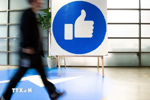 Biểu tượng "Like" tại trụ sở của Facebook ở bang California, Mỹ. (Ảnh: AFP/TTXVN)