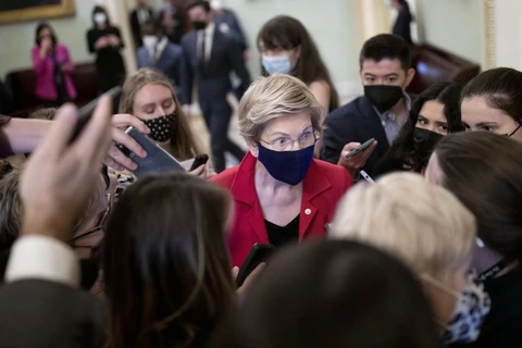 Thượng nghị sỹ Elizabeth Warren ủng hộ đề xuất mức thuế tối thiểu 15% đối với các công ty có lợi nhuận cao. (Nguồn: Blommberg)