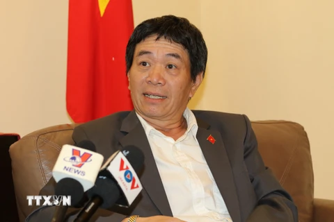 Đại sứ-Trưởng Phái đoàn đại diện thường trực Việt Nam tại ASEAN Nguyễn Hải Bằng trả lời phỏng vấn. (Ảnh: Hữu Chiến/TTXVN)