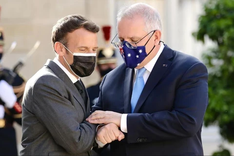 Tổng thống Pháp Emmanuel Macron (trái)và Thủ tướng Australia Scott Morrison. (Nguồn: Reuters)