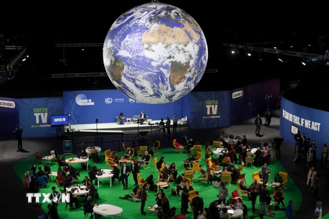 Toàn cảnh một phiên họp của Hội nghị lần thứ 26 Các bên tham gia Công ước khung của LHQ về Biến đổi khí hậu (COP 26) tại Glasgow, Scotland (Vương quốc Anh) ngày 11/11/2021. (Ảnh: AFP/TTXVN)