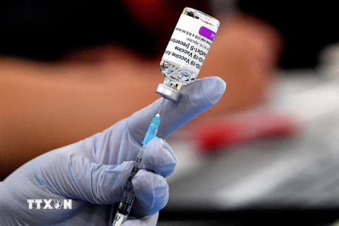 Vaccine ngừa COVID-19 của hãng dược phẩm AstraZeneca. (Ảnh: AFP/TTXVN)