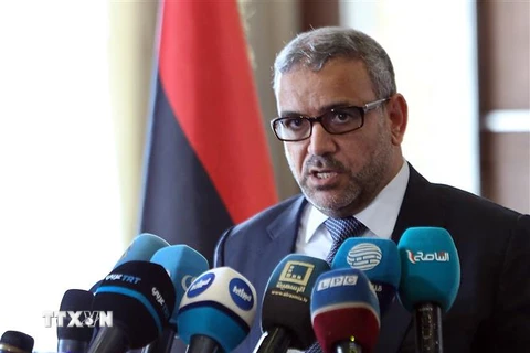 Người đứng đầu Hội đồng Cấp cao Nhà nước Libya (HCS), ông Khalid Al-Mishri phát biểu tại một cuộc họp báo ở Tripoli. (Ảnh: AFP/TTXVN)