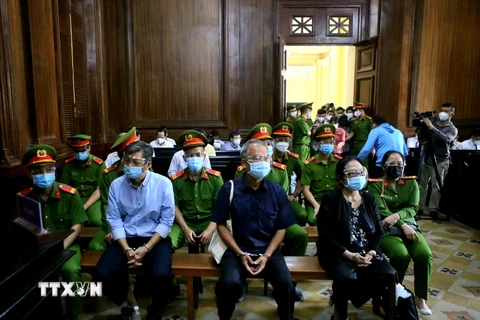 Bị cáo Nguyễn Thành Tài và Dương Thị Bạch Diệp tại phiên xét xử. (Ảnh: Thành Chung/TTXVN)