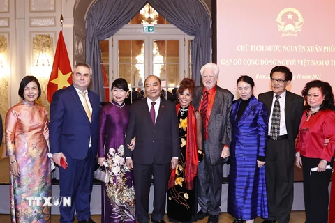 [Photo] Chủ tịch nước gặp gỡ cộng đồng người Việt Nam ở Thuỵ Sỹ