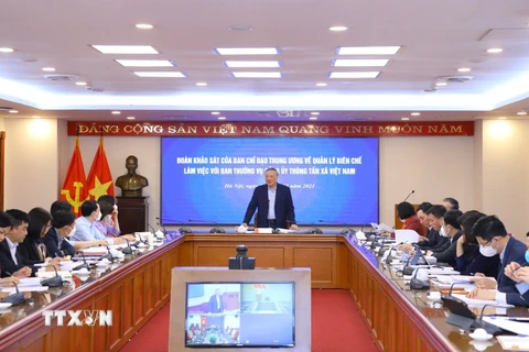 Bí thư Trung ương Đảng Nguyễn Hòa Bình phát biểu chỉ đạo buổi làm việc. (Ảnh: Văn Điệp/TTXVN)
